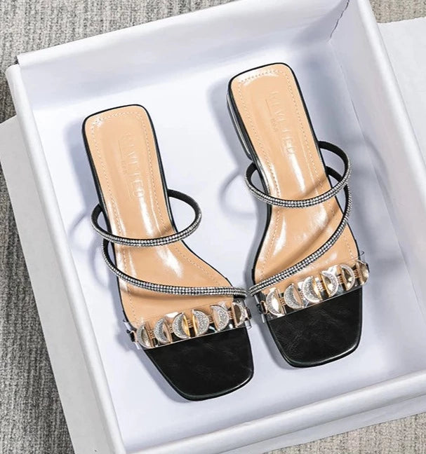 Sandália Luna com Design de Metal | Novidade SPER